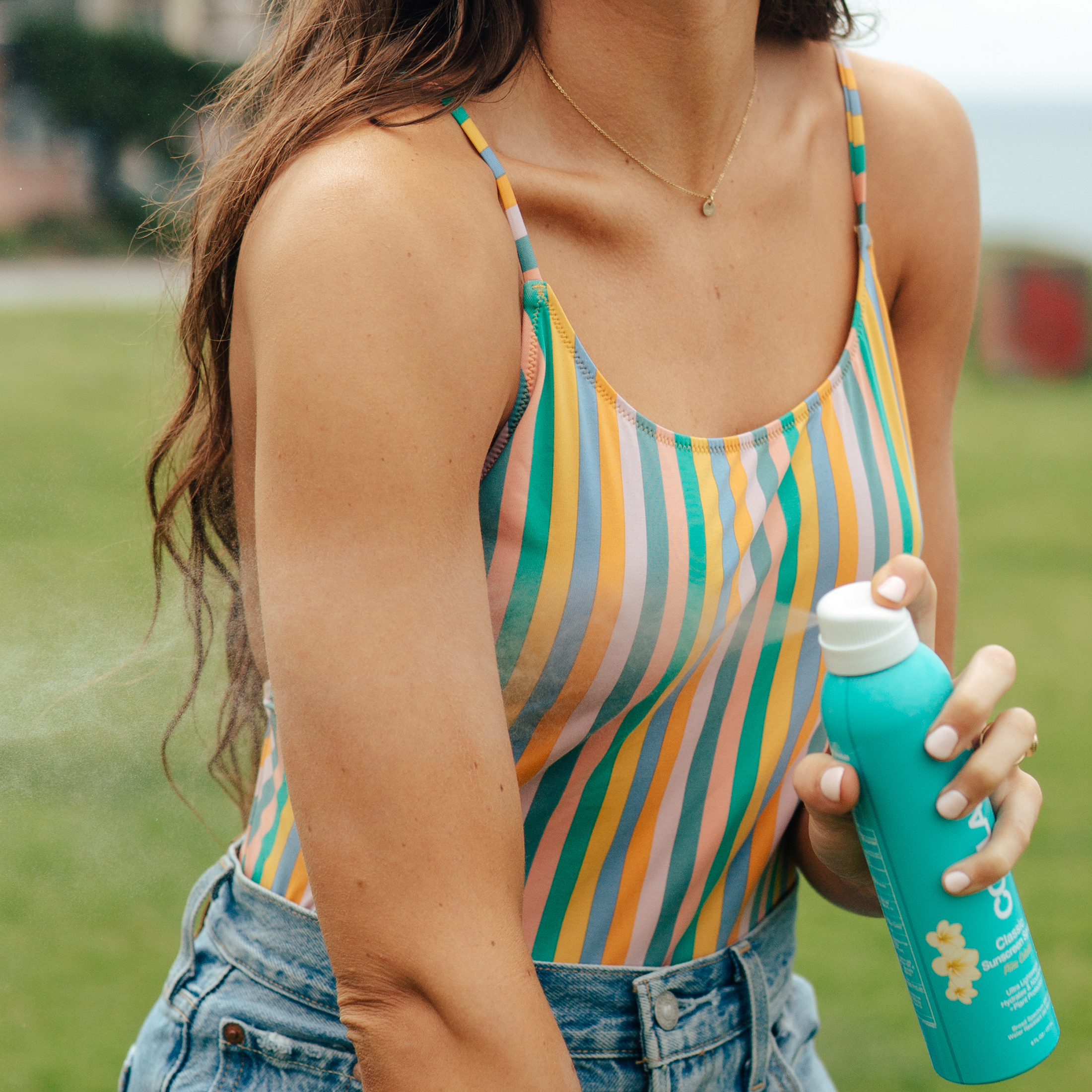 Coola Classic Body Spray Piña Colada SPF 30